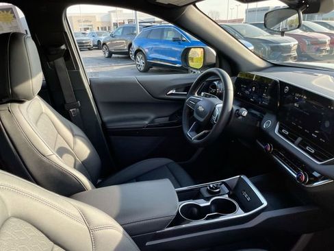 Used 2026 Chevrolet Equinox LT w/ Convenience Package II image 18