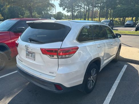 Used 2018 Toyota Highlander XLE FWD image 4
