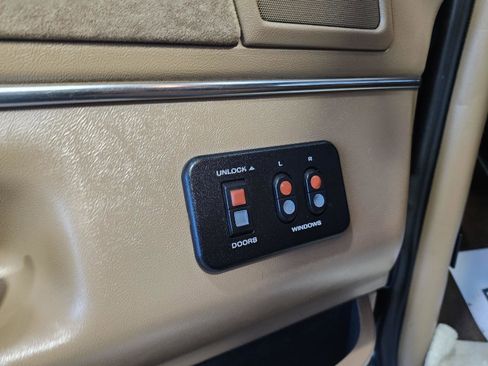 Used 1991 Ford Bronco AWD/4WD image 16