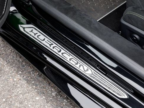 Used 2018 Lamborghini Huracan Performante AWD/4WD image 59