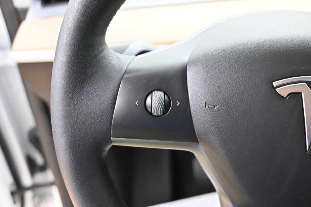 Used 2021 Tesla Model Y Long Range AWD/4WD image 19
