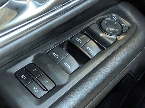 Used 2024 Chevrolet Suburban LT image 26