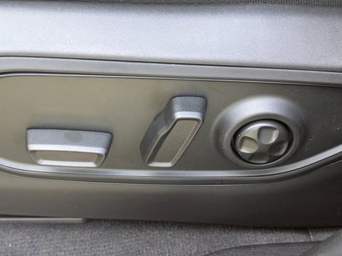 New 2025 Jeep Grand Cherokee Altitude image 18