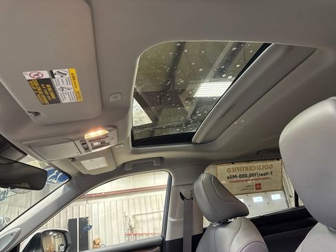 Used 2023 Toyota Highlander Limited image 14