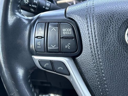 Used 2017 Toyota Highlander SE AWD/4WD image 31