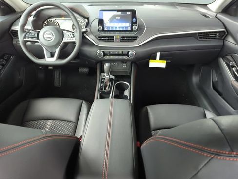 Used 2025 Nissan Altima 2.5 SR FWD image 14