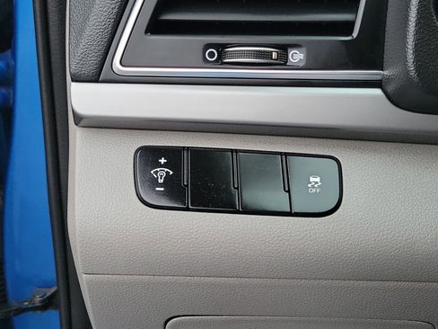 Used 2017 Hyundai Elantra SE image 14