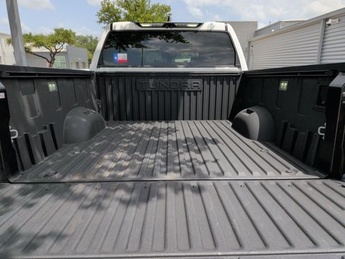 Used 2025 Toyota Tundra Limited AWD/4WD image 32