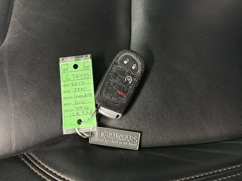 Used 2017 Jeep Cherokee High Altitude AWD/4WD image 9