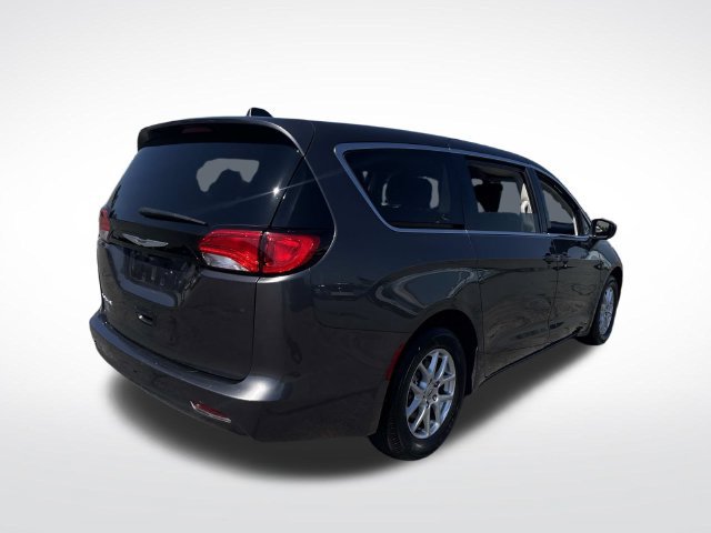 Used 2023 Chrysler Voyager LX FWD image 8