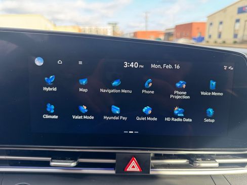 Used 2025 Hyundai Elantra Limited image 21