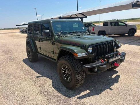 Used 2023 Jeep Wrangler Unlimited Rubicon w/ Cold Weather Group AWD/4WD image 2