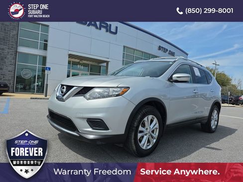 Used 2016 Nissan Rogue SV image 2