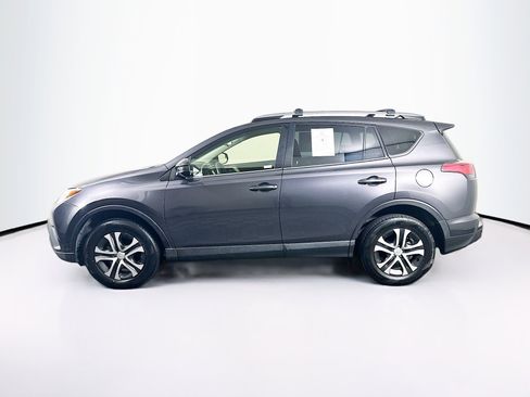 Used 2018 Toyota RAV4 LE image 4