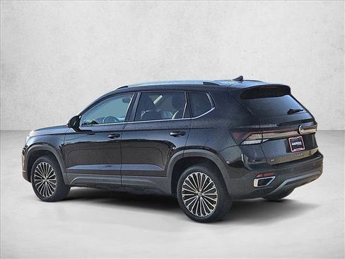 Used 2025 Volkswagen Taos SE FWD image 8