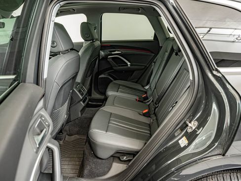 Certified 2025 Audi Q5 Premium w/ Convenience Package AWD/4WD image 32