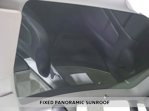 Used 2023 Tesla Model Y Performance image 4