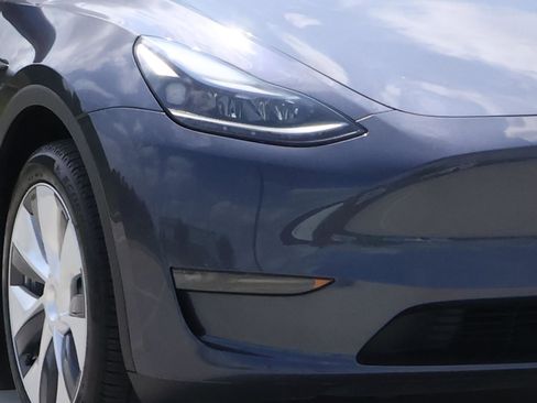Used 2023 Tesla Model Y Long Range AWD/4WD image 7