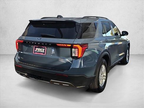 Used 2025 Ford Explorer Active w/ Active Comfort Package image 5