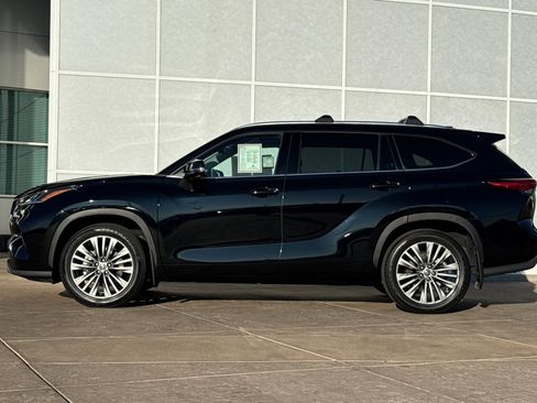 Certified 2022 Toyota Highlander Platinum image 8
