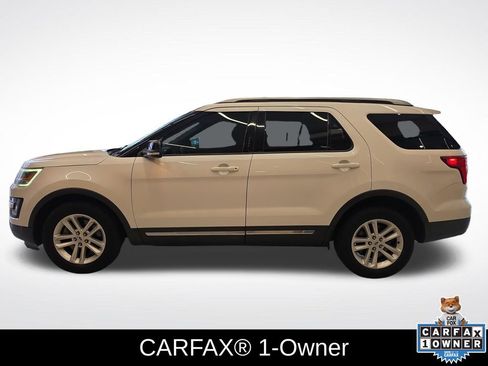 Used 2017 Ford Explorer XLT w/ Equipment Group 202A FWD image 2
