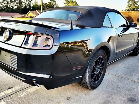 Used 2013 Ford Mustang Premium RWD image 9