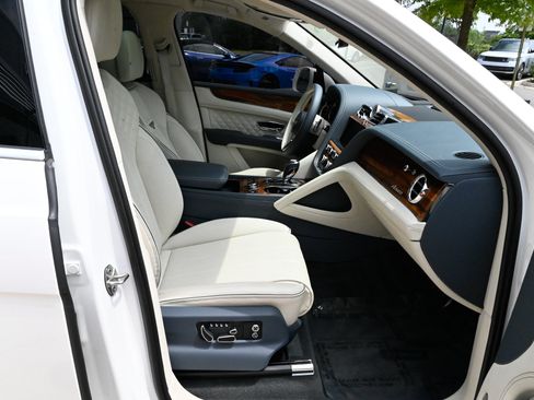 Used 2023 Bentley Bentayga AWD/4WD image 62