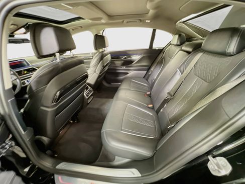 Used 2022 BMW 750i xDrive w/ Executive Package AWD/4WD image 26