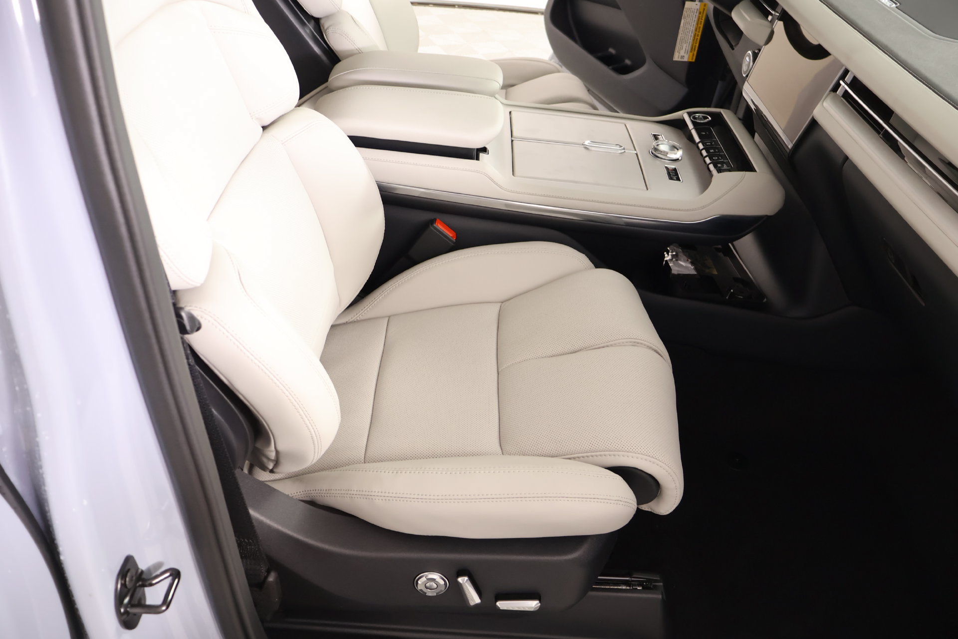 New 2026 Lincoln Navigator Premiere AWD/4WD image 15
