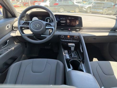 Used 2023 Hyundai Elantra SEL w/ Convenience Package FWD image 15
