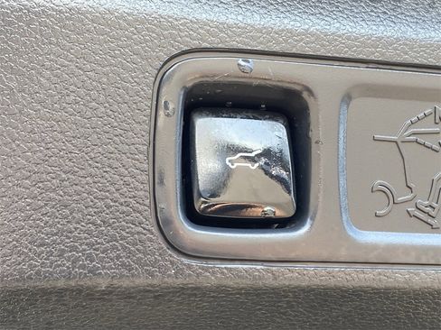 Used 2023 Ford Expedition Limited image 14