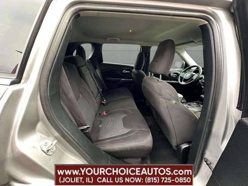 Used 2019 Jeep Cherokee Latitude w/ Popular Appearance Group AWD/4WD image 20