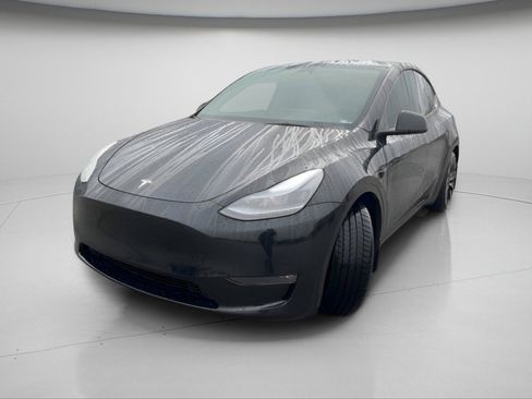 Used 2022 Tesla Model Y Performance image 15