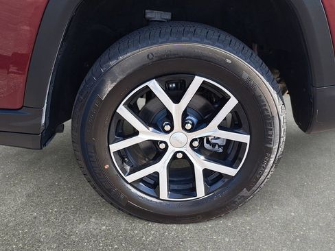 Certified 2024 Jeep Grand Cherokee Limited image 35