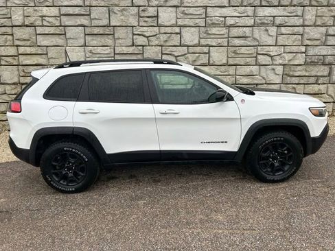 Used 2022 Jeep Cherokee Trailhawk w/ Premium Leather Package AWD/4WD image 6