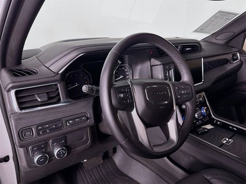 Used 2021 GMC Yukon Denali image 4