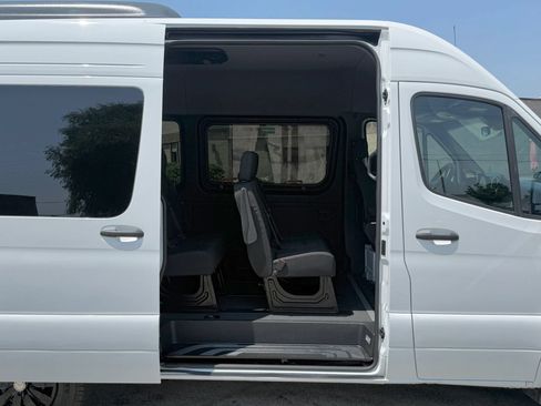 Used 2025 Mercedes-Benz Sprinter 2500 image 9