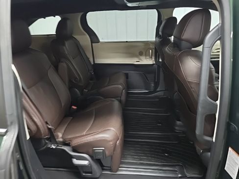 Used 2023 Toyota Sienna Platinum AWD/4WD image 20