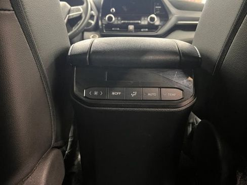Used 2024 Toyota Highlander XSE FWD image 13