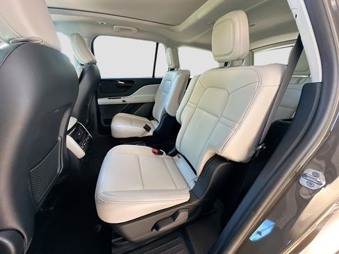Used 2025 Lincoln Aviator Premiere image 25