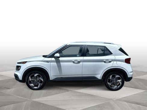 Used 2025 Hyundai Venue SEL FWD image 5