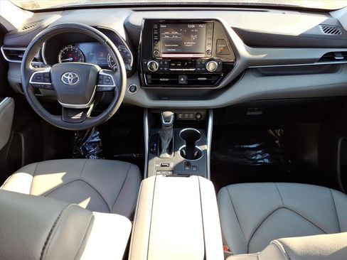 Used 2022 Toyota Highlander XLE image 12
