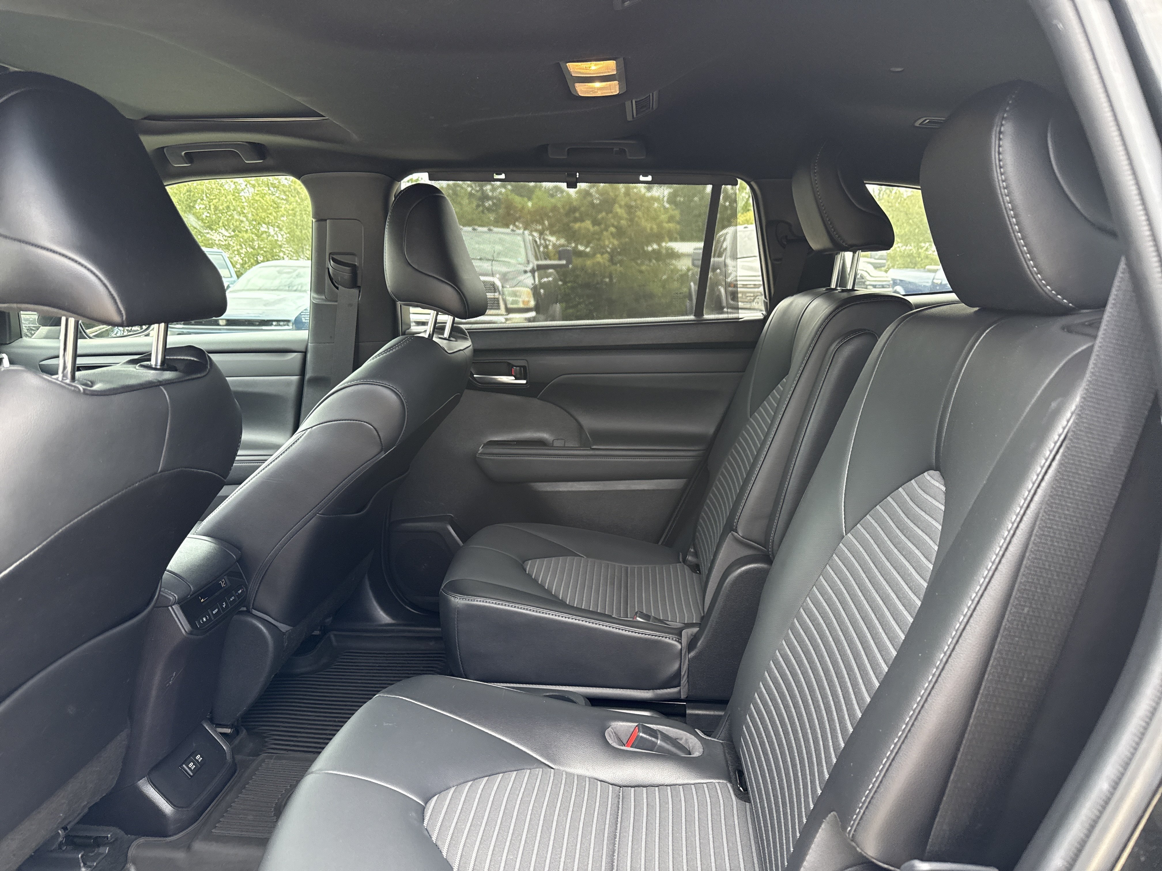 Used 2021 Toyota Highlander XSE AWD/4WD image 30