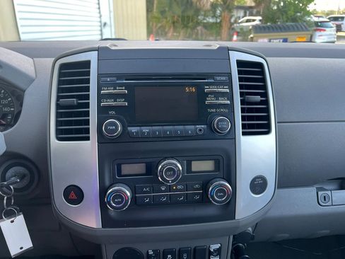 Used 2014 Nissan Frontier SV w/ SV Value Truck Package RWD image 11