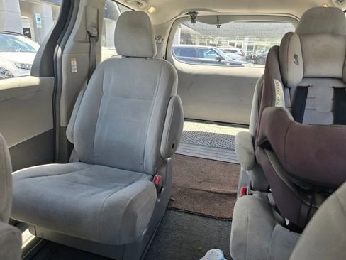 Used 2015 Toyota Sienna L FWD image 14