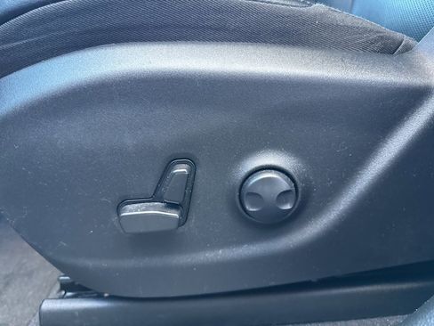 Used 2023 Jeep Cherokee Altitude Lux image 24