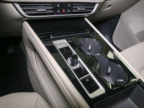 Used 2025 Volkswagen Atlas SE w/ Black Wheel Package image 33