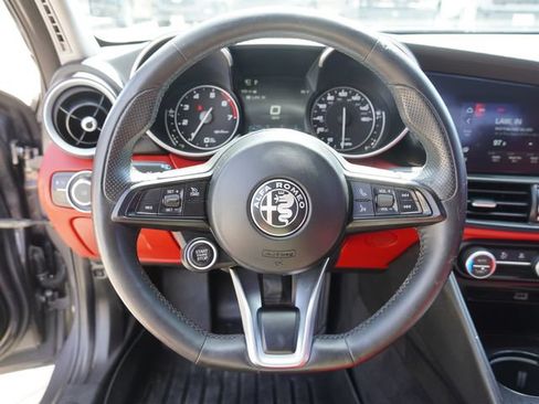 Used 2020 Alfa Romeo Giulia RWD image 25