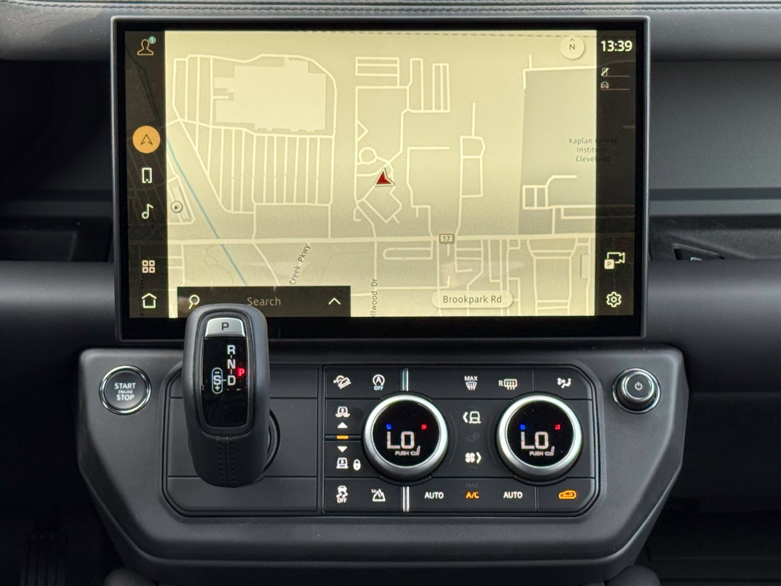 New 2025 Land Rover Defender 110 X-Dynamic SE AWD/4WD image 22