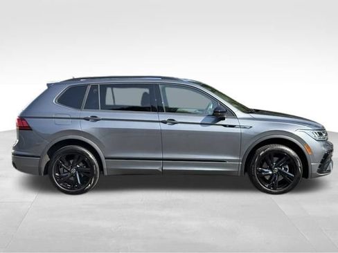 Used 2024 Volkswagen Tiguan SE R-Line AWD/4WD image 9